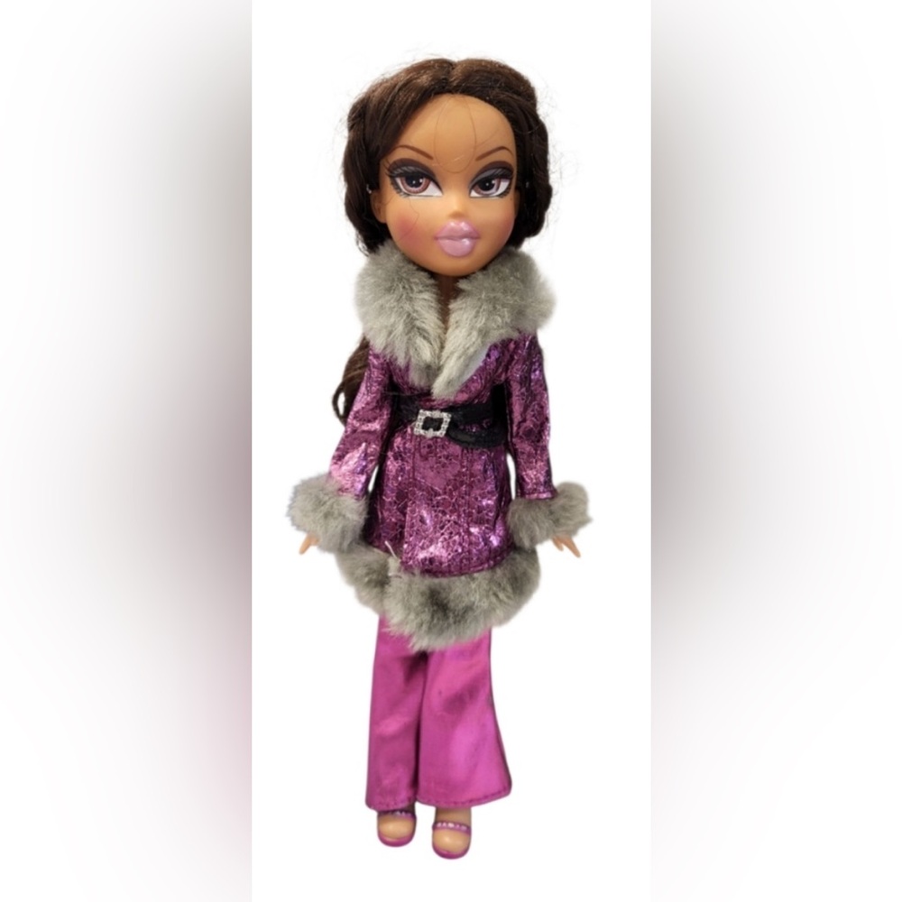 BRATZ - Wintertime Collection 2001- Yasmin Stylish Pink Doll with Fur Trim